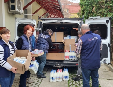 Un Mic ajutor la Mare nevoie